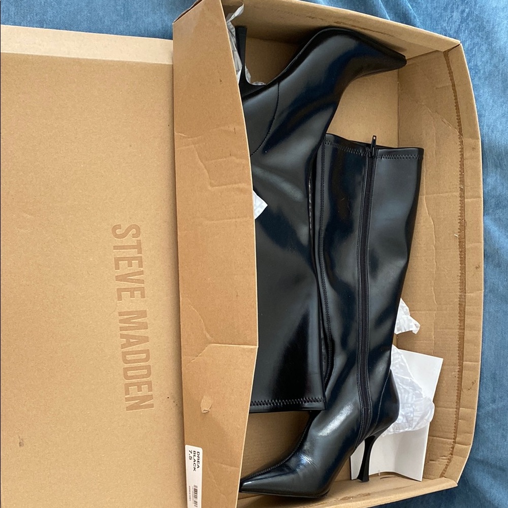 Steve Madden Drea Black Heeled Boots with Knee-High Elegance